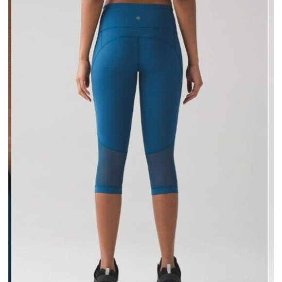 Lululemon Gear Up Crop 17" Size 6 Leggings Poseidon Blue Mesh leg Detail - Picture 4 of 9